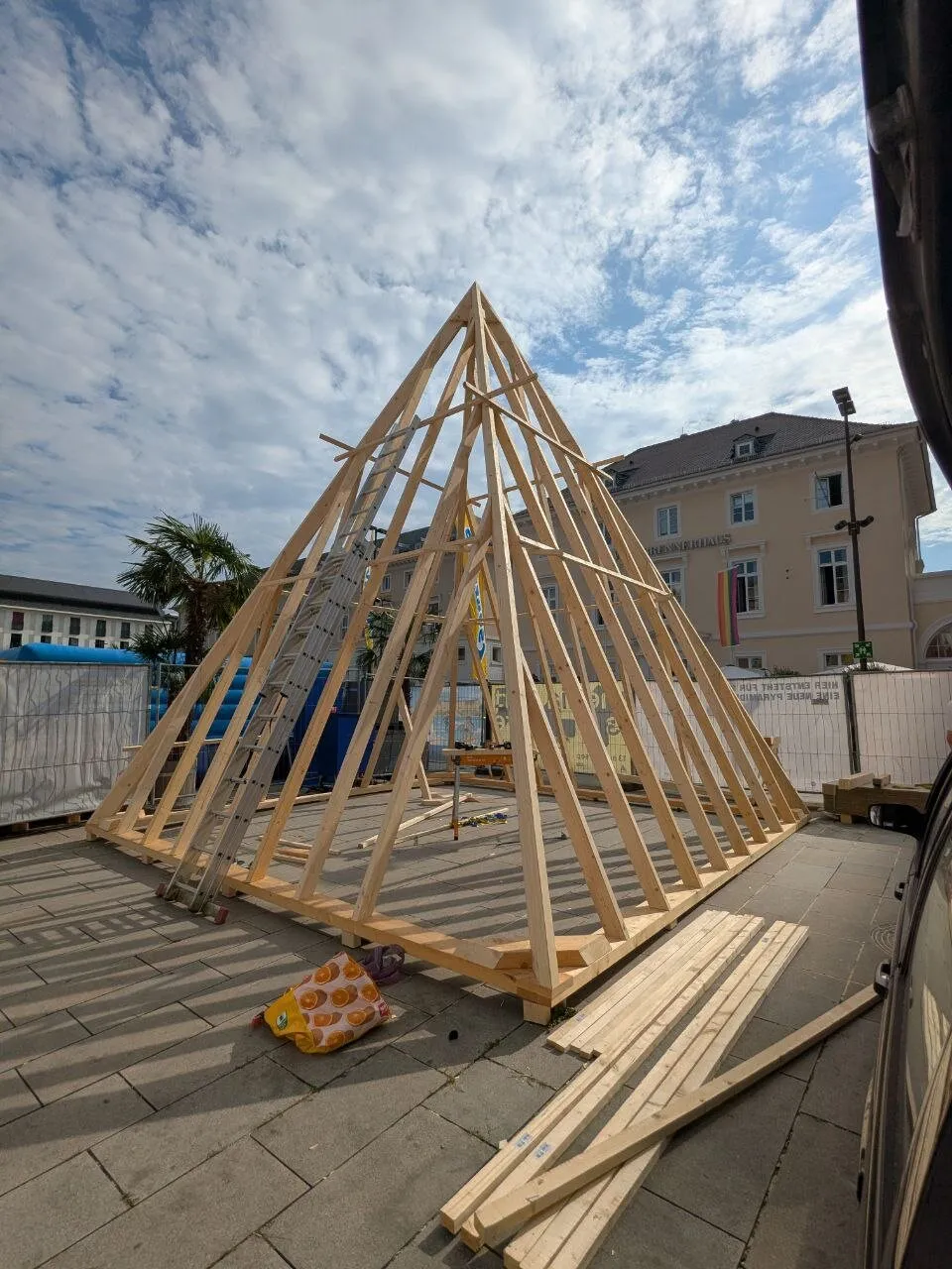 Aufbau · Holzkonstruktion des Tragwerks